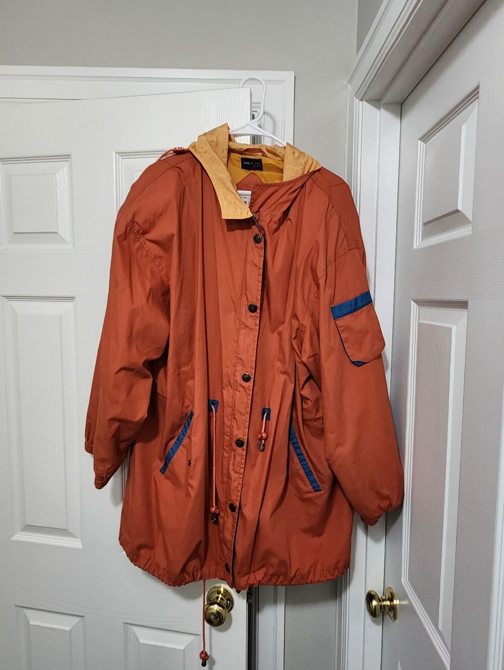 Vintage JL Colebrook jacket with hood. Size XL Orange. Yellow. blue.